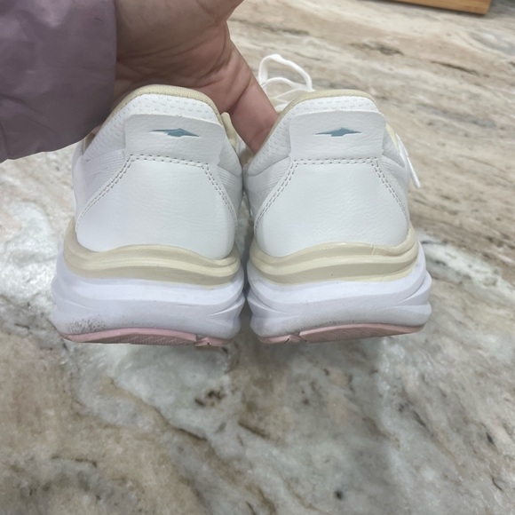 Avia Women's Size 8 Athletic Shoes - Picture 4 of 4